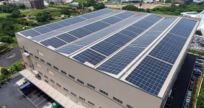 淞英能源為桃園知名物流中心打造光電屋頂。(照片為AI生成的示意圖) 淞英/提供